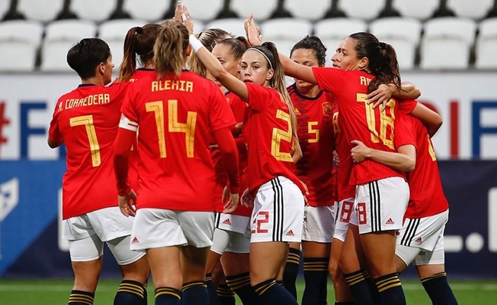 Španielske futbalistky chceli zvrhnúť trénera. Budú potrestané